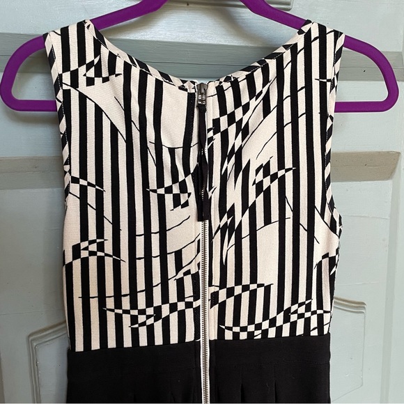 9 H1S Black & White Sleeveless Dress     Size 2 - Picture 3 of 13